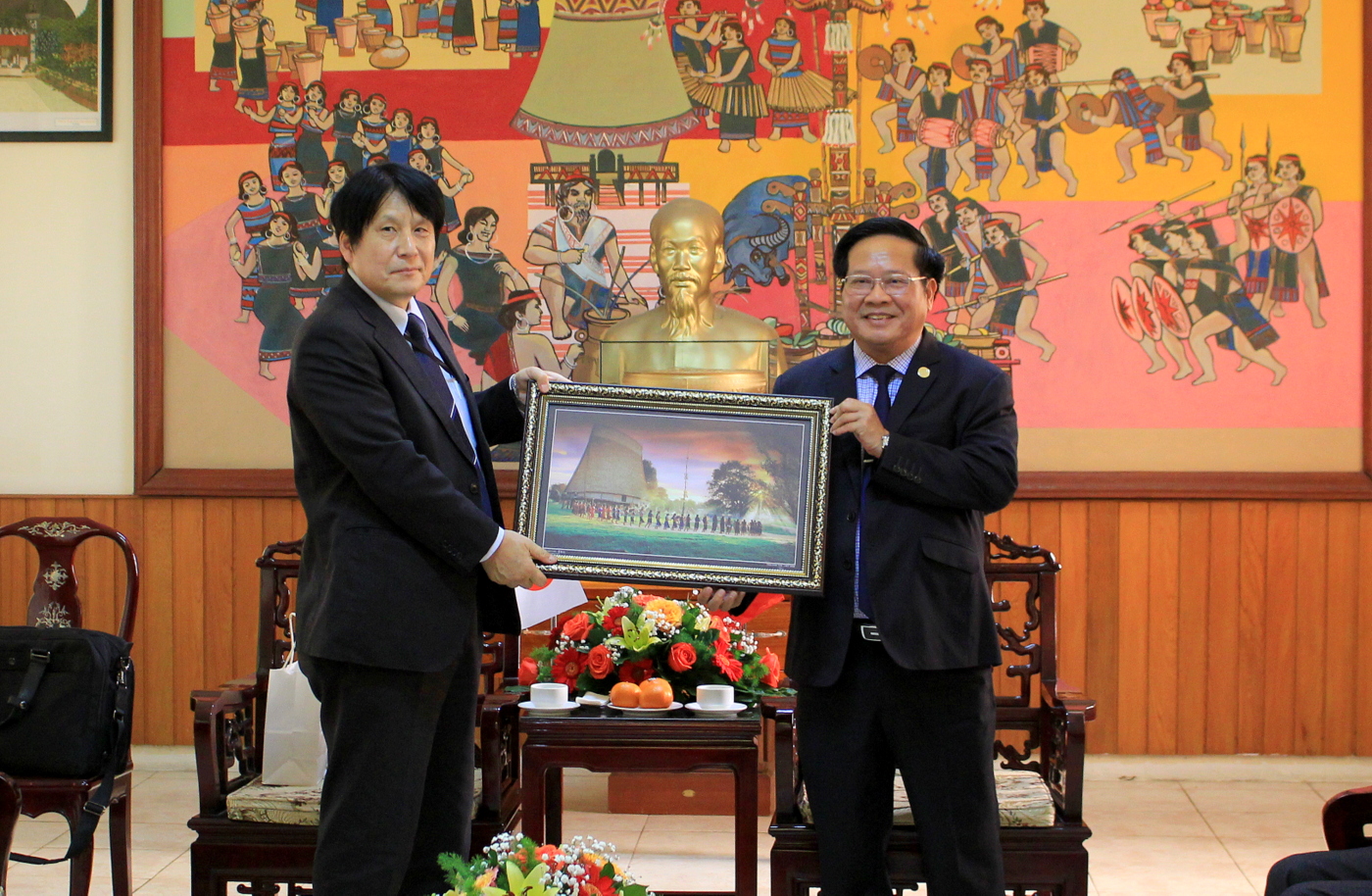 省人民委員会委員長が在ダナン日本総領事館を訪問